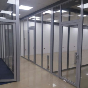 Стационарная алюминиевая перегородка GFTD613 Стационарная алюминиевая перегородка GFTD613